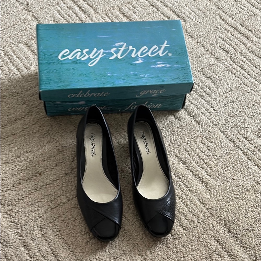 Easy Street Black Heels